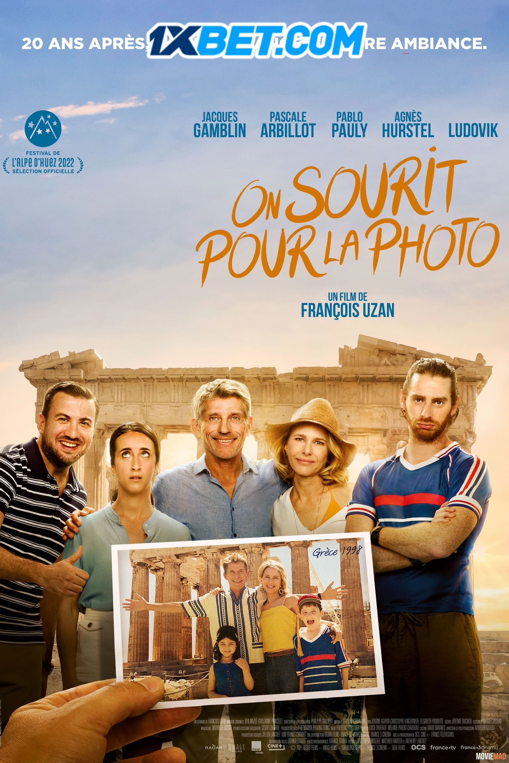 On sourit pour la photo 2022 Hindi (Voice Over) Dubbed WEBRip Full Movie 720p 480p